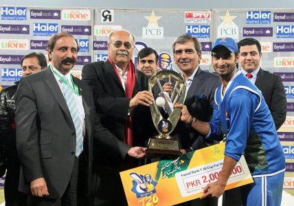 faysal bank trophy winners ZTBL 09651.JPG