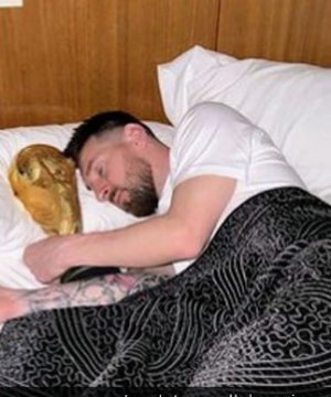 cvbtcru8_ever-since-the-historic-win-messi-has-been-dropping-some-amazing-pictures-on-instagra...jpg
