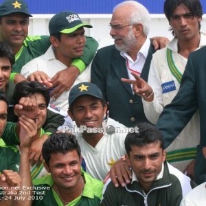 Pakistan v Australia Test Series - 2nd Test - Headingley - Day 4