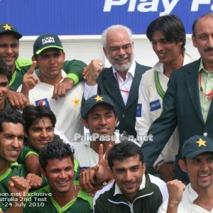 Pakistan v Australia Test Series - 2nd Test - Headingley - Day 4