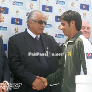 Pakistan v Australia Test Series - 2nd Test - Headingley - Day 4