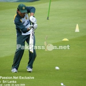 Kamran Akmal doing batting practice