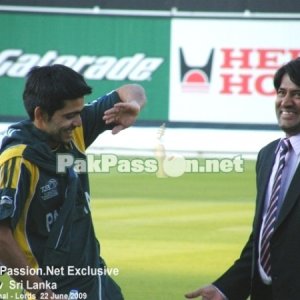 Fawad Alam shares a laugh with a reporter