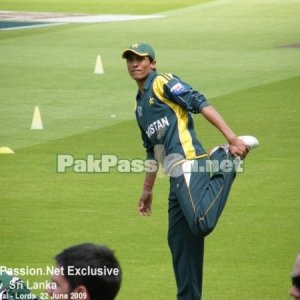 Mohammed Amir warming up