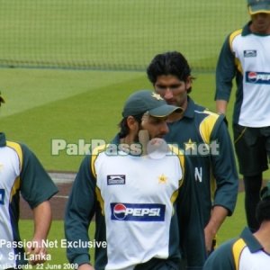 Pakistan warming up at Lord's
