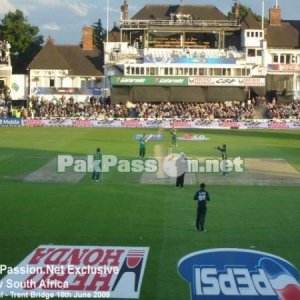 Younis Khan sets the field as Mohammed Amir gets ready to bowl another deli