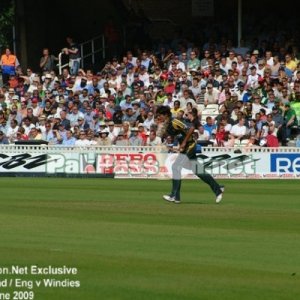 Side on view of Mohammed Amir in his run up