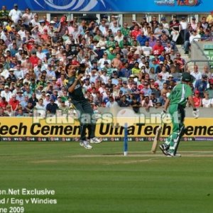 Umar Gul about to bowl a delivery