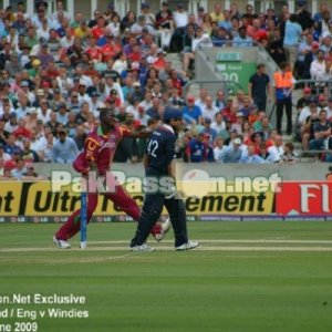 Darren Sammy in his delivery stride