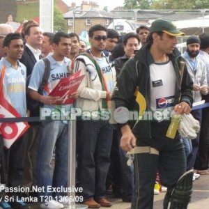 Misbah ul Haq is all geared up for a practice session