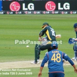 Younis Khan looks to cut