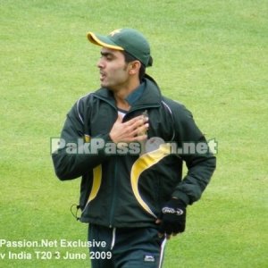 Fawad Alam warming up