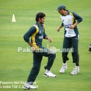 Younis Khan and Sohail Tanvir warming up