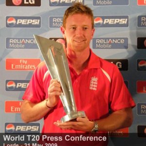Paul Collingwood with the 2009 ICC Twenty20 World Cup Trophy