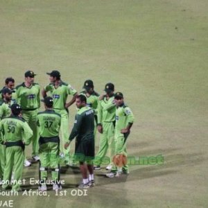 Pakistan team huddle