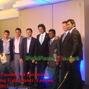 Cricketers present at the Islamic Relief Fundraising event pose for a group