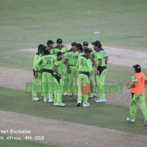 Pakistan celebrate a wicket