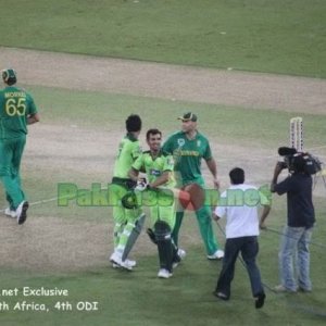 Pakistan Celebrate Win