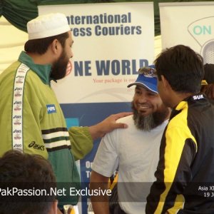 Rashid Latif, Inzamam ul Haq, and Mushtaq Ahmed share a laugh