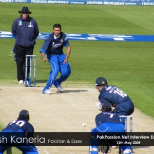 Danish Kaneria in action for Essex May 2009