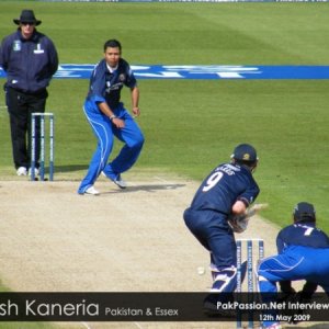 Danish Kaneria in action for Essex May 2009