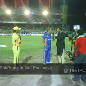 Shane Warne and Dhoni at the toss for the IPL 2008 Final