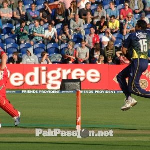 Danish Kaneria in action for Essex