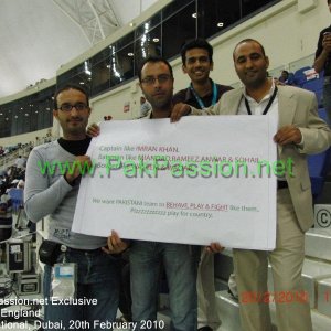 Pakistan supporters send out a message to the current players