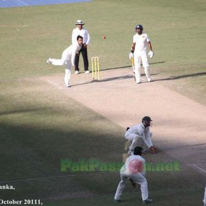 Mohammad Hafeez bowling