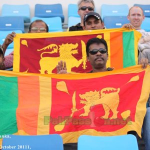 Sri Lankan fans show their support !