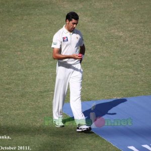 Umar Gul analyzes the condition of the red ball