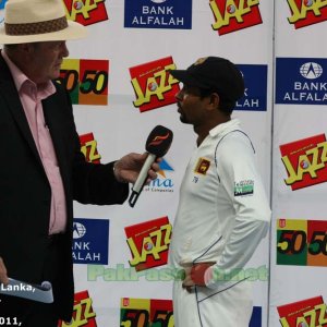 Dilshan talks with Tony Greig at the presentation ceremony