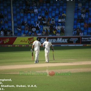 Younis Khan congratulates Azhar Ali