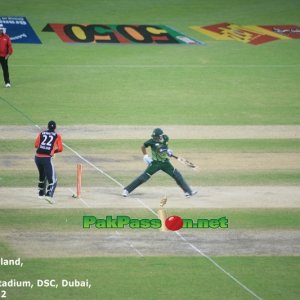 Mohammad Hafeez survives a close stumping