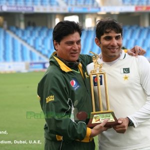 73. The Final Shot - Moisin and Misbah with the Trophy.