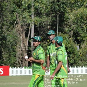 Pak U-19 players discussing tactics