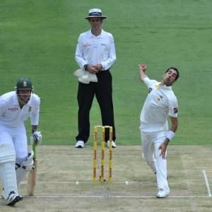 Umar Gul in his delivery stride