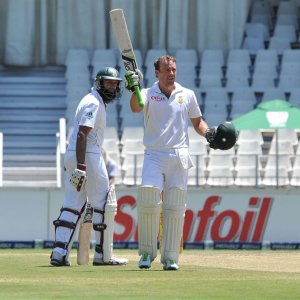 AB de Villiers scored a quick-fire 103 as South Africa piled on the runs