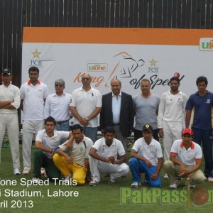 Dav Whatmore and Intikhab Alam with participants