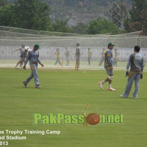 Pakistan players doing fielding drills