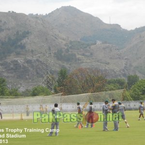 Pakistan players doing fielding drills