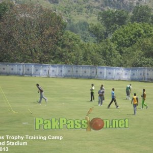 Mohammad Irfan runs into bowl