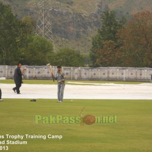 Shahid Aslam conducting fielding drills