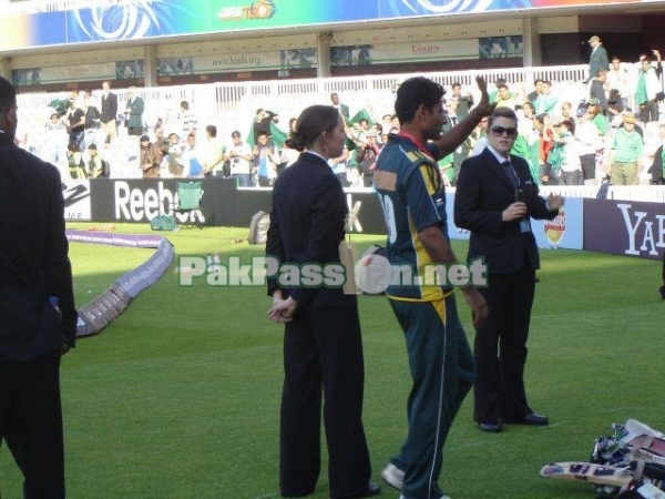 Abdul Razzaq acknowledges fans