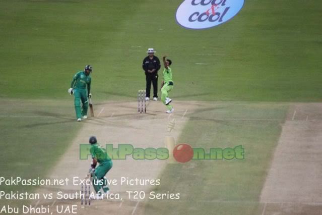 Abdul Razzaq and Graeme Smith