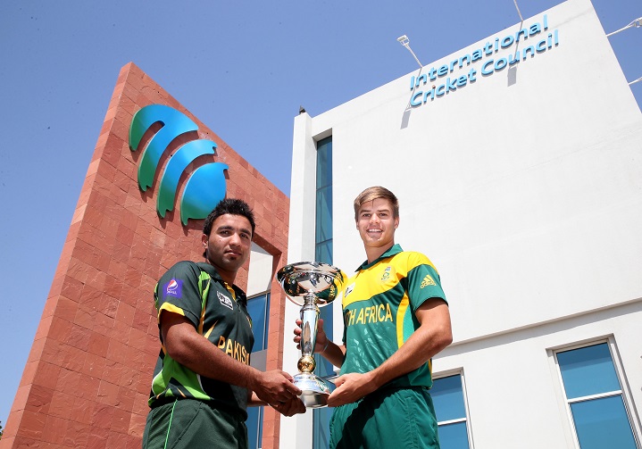 Captains_with_ICC_U19_CWC_2014_trophy