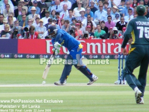 Chamara Silva carefully defends one to the onside