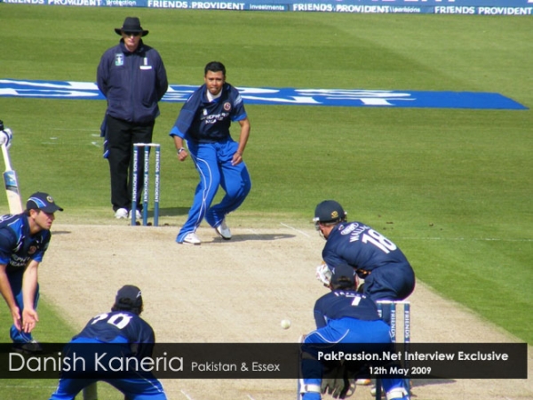 Danish Kaneria in action for Essex May 2009