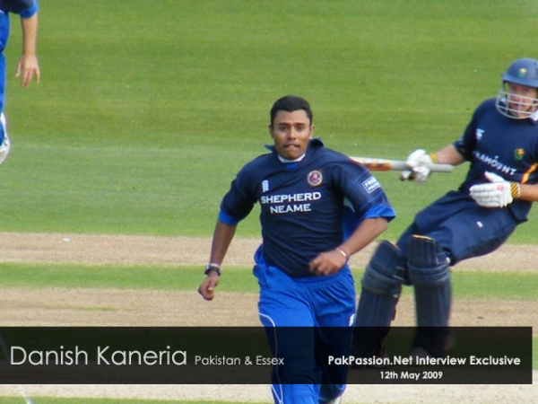 Danish Kaneria in action for Essex May 2009