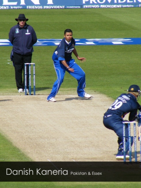 Danish Kaneria in action for Essex May 2009